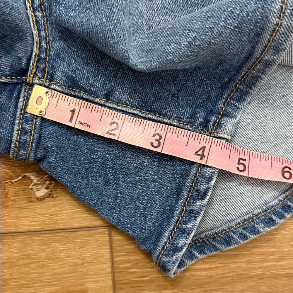 Levi’s A-Line Denim Shorts - Picture 4 of 4